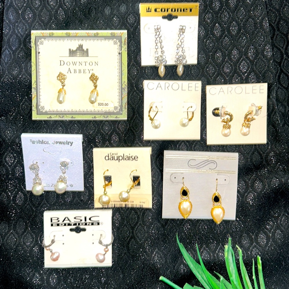Pearl Earrings NWT (Lot 8)